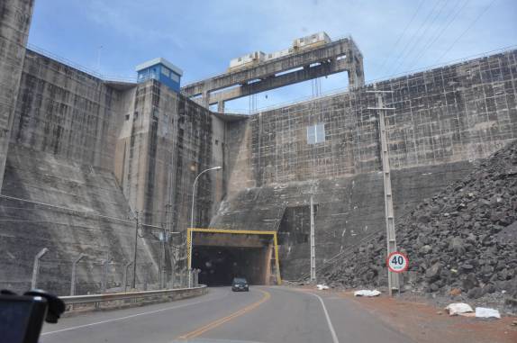A enorme barragem de Tucuruí - PA, a segunda maior do Brasil